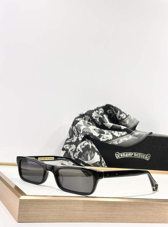 Picture of Chrome Hearts Sunglasses _SKUfw76704362fw